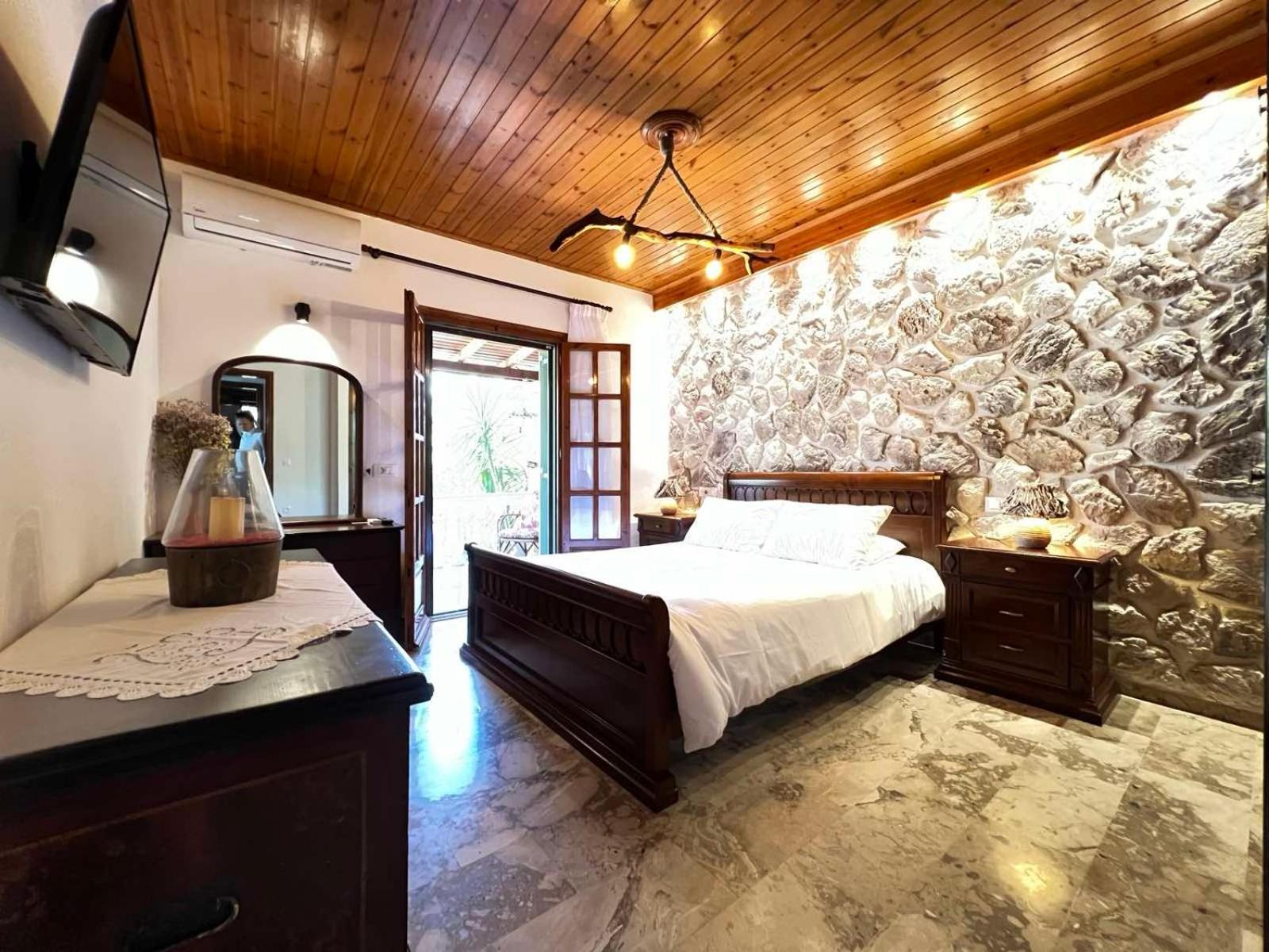 Yiannitsis-harmony In The Flowers, Acharavi Holiday home *